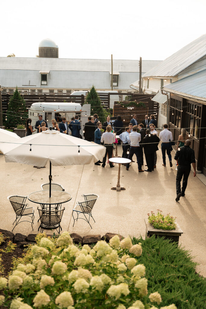 Outdoor cocktail hour at a new jersey wedding venue.
